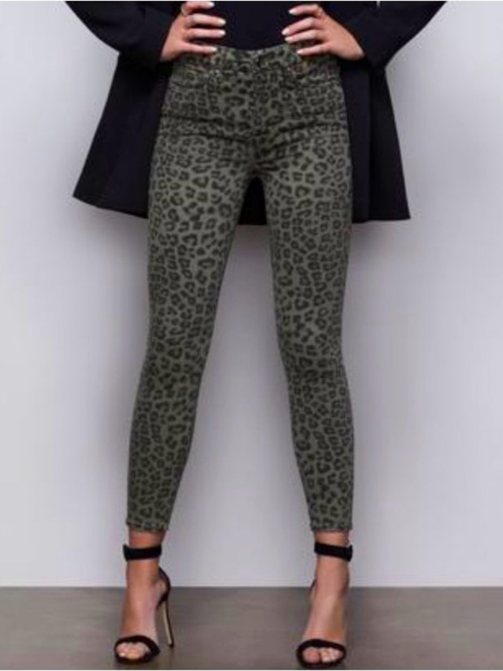 Good American Good Waist Crop Leopard Print Pants Size 0/25 High Rise Stretch